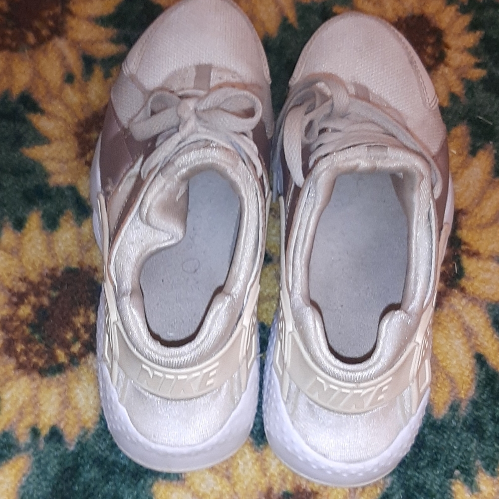 Sneakers - Picture 2 of 3